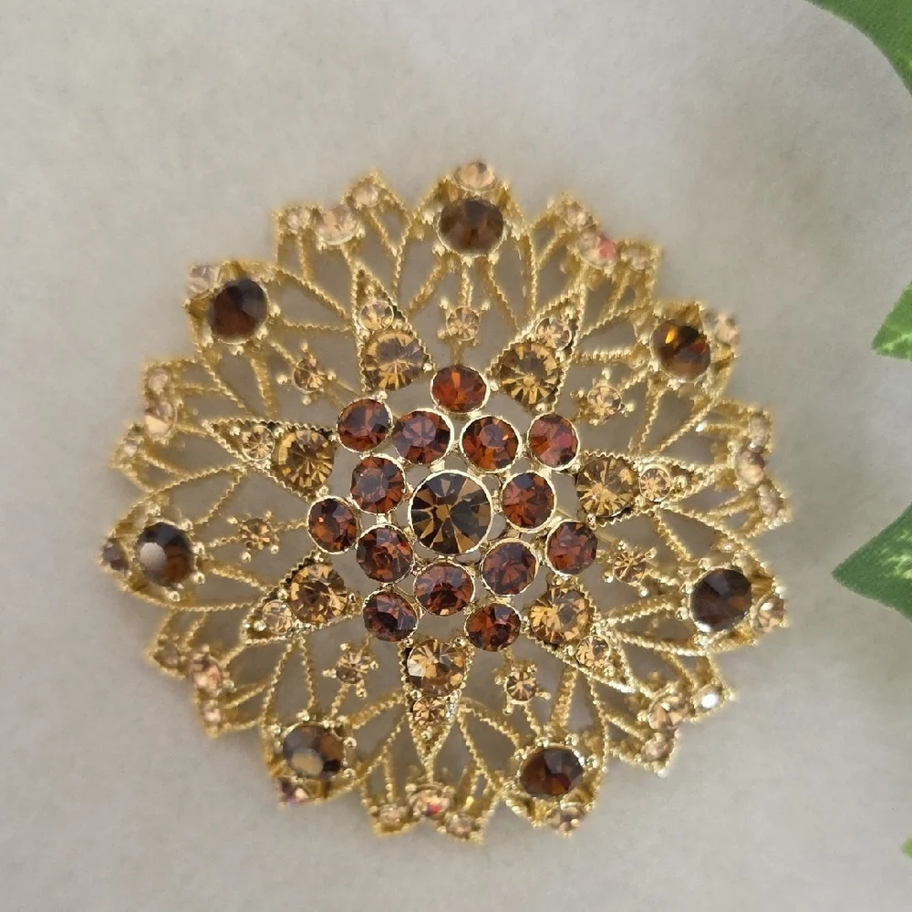 Vintage Gold Filigree Starburst Dome Brooch Pin with Topaz Color Rhimestones